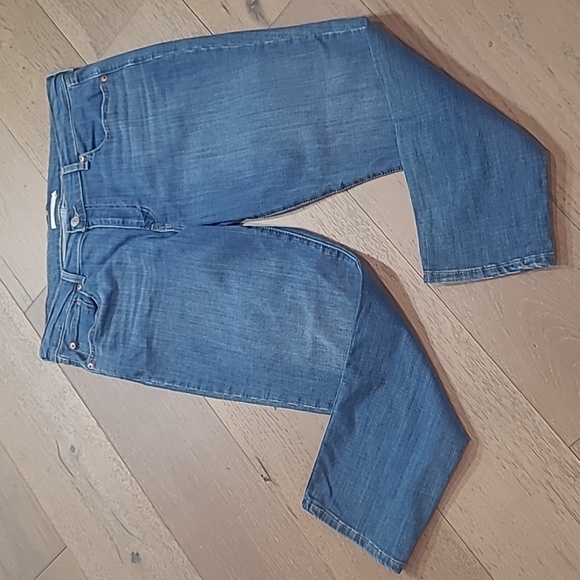 Levi's Jeans Women's sz 32 Boyfriend Mid Rise Cropped Denim Jean - Picture 1 of 12